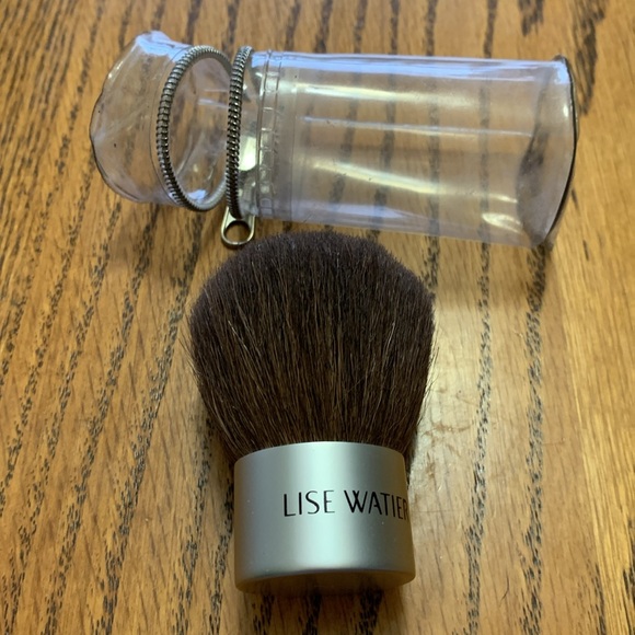 Lise Watier Carry-all Powder Brush - Picture 5 of 6